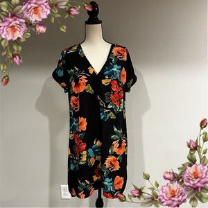 A New Day V-neck Short Sleeve Black Floral Shift Dress